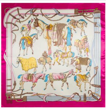 Women Accessories Brands - Bufanda cuadrada con cinturón de caballo