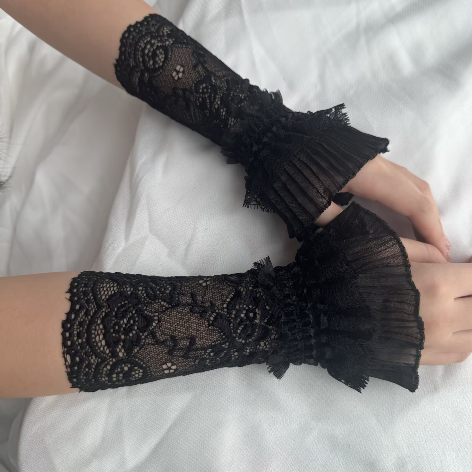 Cubiertas de muñeca huecas de  - Women'S Formal Accessories reseña y precio
