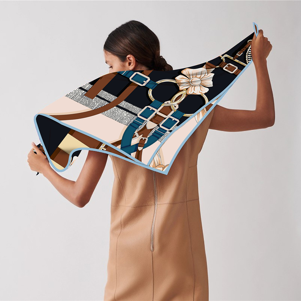 Bufanda de sarga de seda con c - Women Accessories Brands reseña y precio