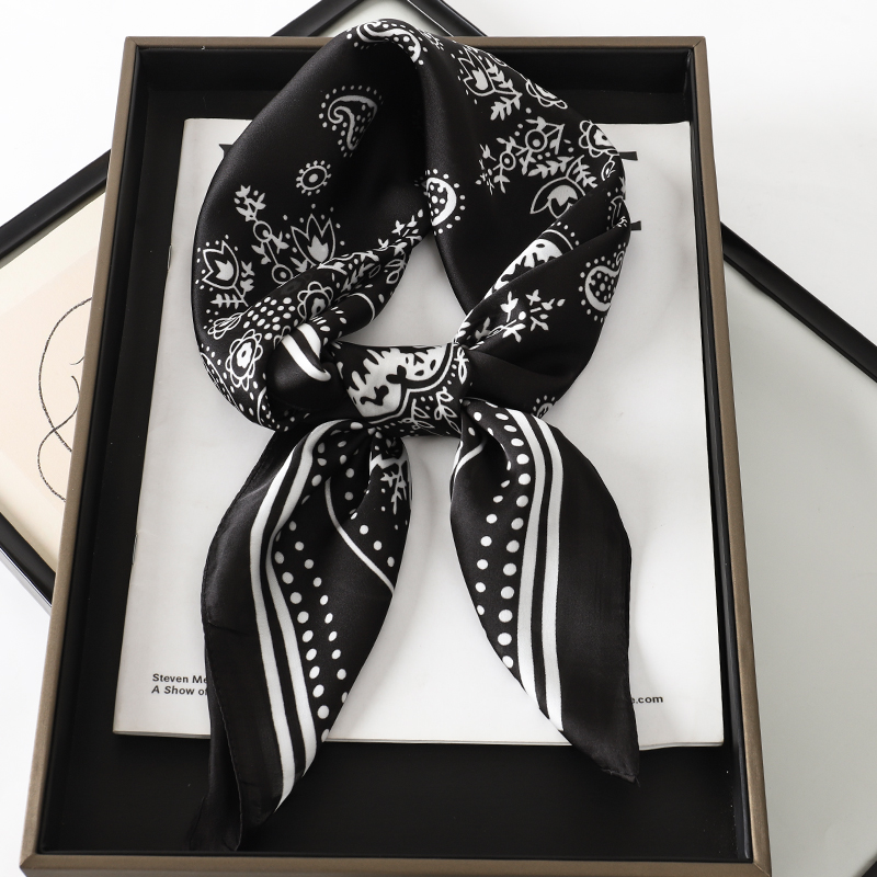 Bufanda de Cachemira cuadrada  - Women Accessories Brands reseña y precio