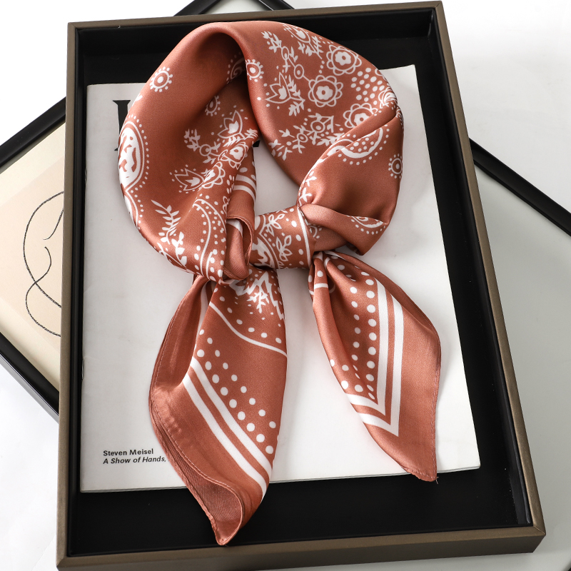 Bufanda de Cachemira cuadrada  - Women Accessories Brands reseña y precio